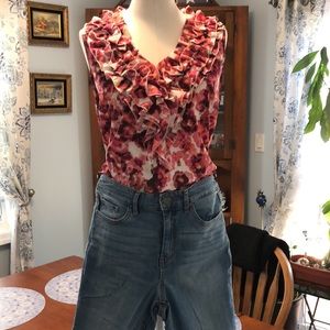 Sleeveless V neck floral print top from New York & Co. Lovely ruffle neckline XL